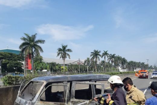 Mobil Terbakar di Tol Jakarta-Merak, Kerugian Puluhan Juta - GenPI.co BANTEN