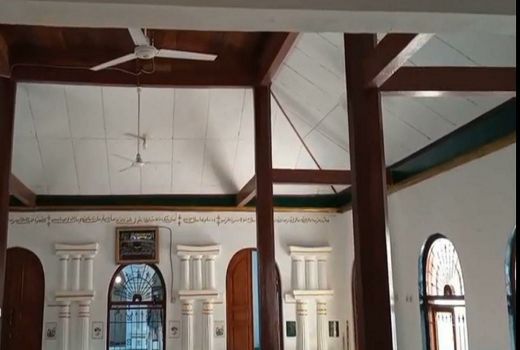 Meramaikan Ramadan dengan Merawat Masjid Berumur Ratusan Tahun - GenPI.co BANTEN