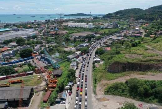 Kemacetan di GT Merak Mencapai 8 Km, Kapal Swasta Ambil Peran - GenPI.co BANTEN