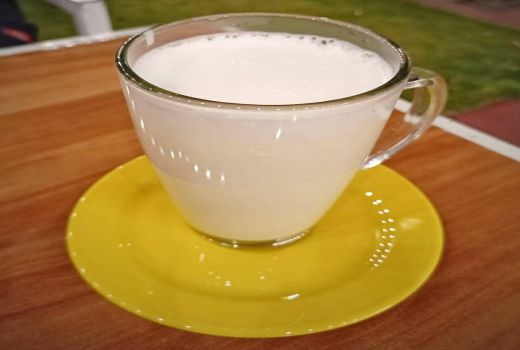 Kandungan Nutrisi Susu Almond vs Susu Sapi, Mana yang Lebih Baik? - GenPI.co BANTEN