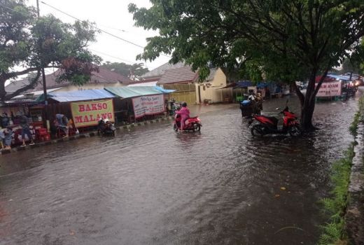 Tiga Hari Hujan, Sejumlah Jalan di Rangkasbitung Terendam Banjir - GenPI.co BANTEN