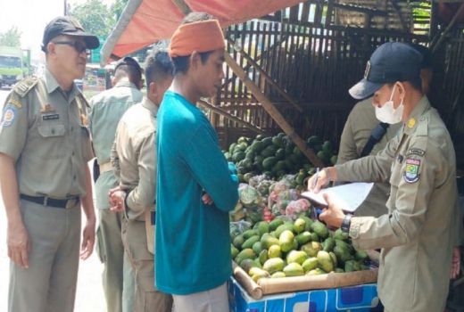 Satpol PP Temukan 20 Bangunan Liar Tutupi Bahu Jalan - GenPI.co BANTEN