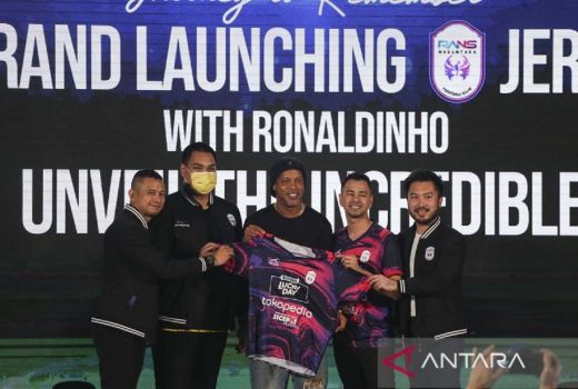 Seragam Baru Minim Sponsor, Komentar Rudy Salim Bikin Ngakak - GenPI.co BANTEN