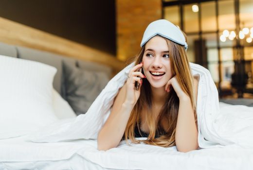 3 Bahaya Sleep Call Bagi Kesehatan, Pasangan LDR Wajib Tahu - GenPI.co BANTEN