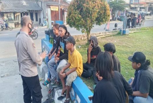 Meresahkan! Polsek Cikande Tertibkan Anak Punk di SPBU Ambon - GenPI.co BANTEN