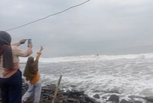 Letusan Gunung Anak Krakatau 157 Meter, Jangan Mendekat - GenPI.co BANTEN