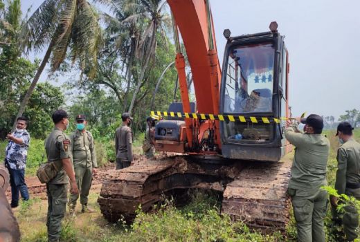 Satpol PP Hentikan Aktivitas Penggalian Tanah di Tangerang - GenPI.co BANTEN