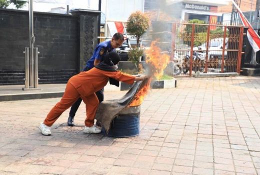 BPBD Simulasi Penanggulangan Kebakaran, Masyarakat Boleh Daftar - GenPI.co BANTEN