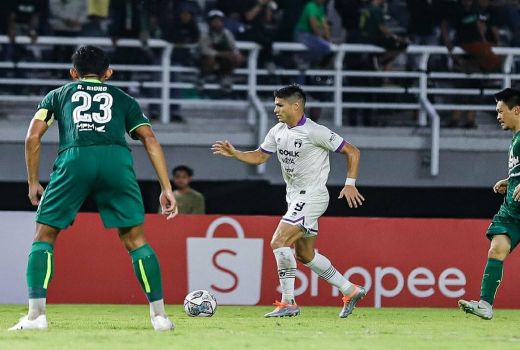 Bertahan dengan 10 Pemain, Persita Dihajar 0-2 Tanpa Balas - GenPI.co BANTEN