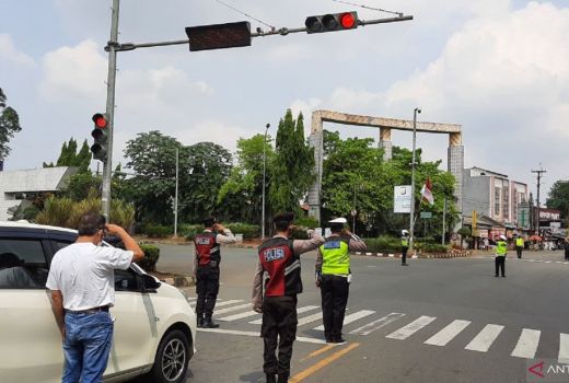 Hormat! Kendaraan di Tigaraksa Berhenti Selama Proklamasi - GenPI.co BANTEN