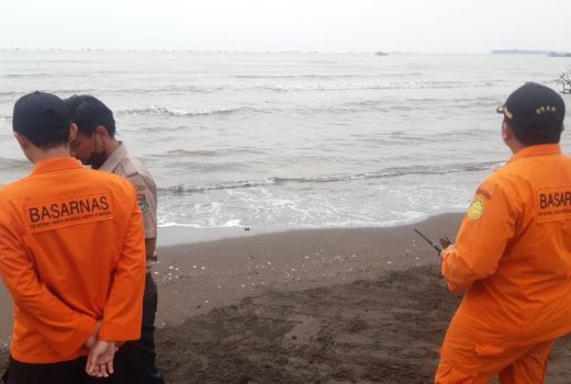 Tim SAR Lanjutkan Pencarian Korban Tenggelam di Pantai Muara - GenPI.co BANTEN