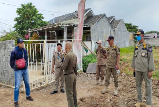 Resahkan Warga, Satpol PP Tangerang Hentikan Perataan Tanah Ilegal - GenPI.co BANTEN