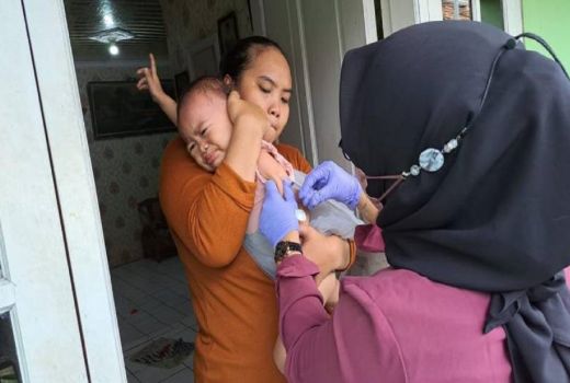 Banyak Ibu Malas Bawa Anak Imunisasi, Puskesmas Gelar Sweeping BIAN - GenPI.co BANTEN