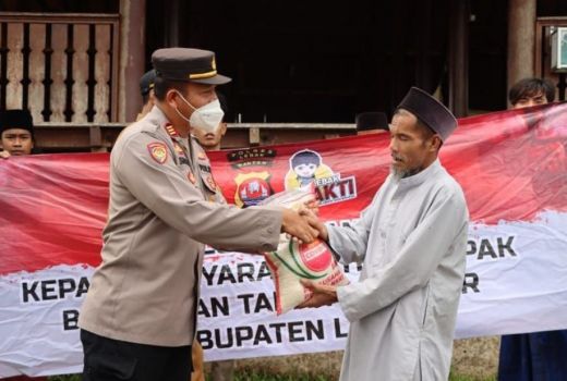 Korban Bencana Banjir Bandang Badui Terima Sembako - GenPI.co BANTEN