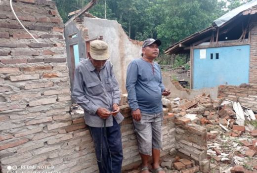 Diterpa Angin Kencang, 5 Rumah dan 1 Masjid di Lebak Rusak Parah - GenPI.co BANTEN