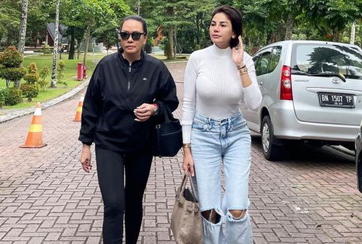 Ada Penyusup Datangi Nikita Mirzani, Fitri Salhuteru Ngamuk - GenPI.co BANTEN