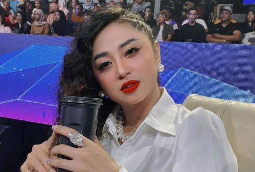 Dear Netizen, Dewi Perssik Beri Pernyataan Tegas Nih untuk Kamu - GenPI.co BANTEN
