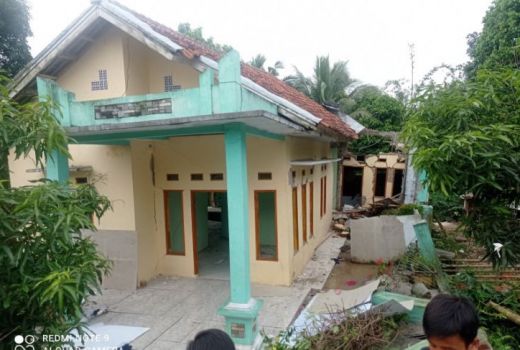 16 Rumah Rusak Berat Akibat Pergerakan Tanah di Cikulur Lebak - GenPI.co BANTEN