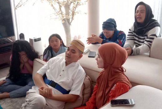 Akhirnya Bisa Kumpul Bareng Keluarga, Indra Bekti Disambut Bahagia - GenPI.co BANTEN
