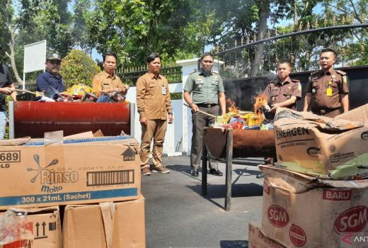 Kejari Tangerang Musnahkan Barang Bukti dari 58 Kasus Kejahatan - GenPI.co BANTEN