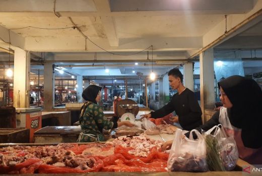 Harga Ayam Potong Tembus Rp 55 Ribu, Pedagang di Tangerang Teriak - GenPI.co BANTEN