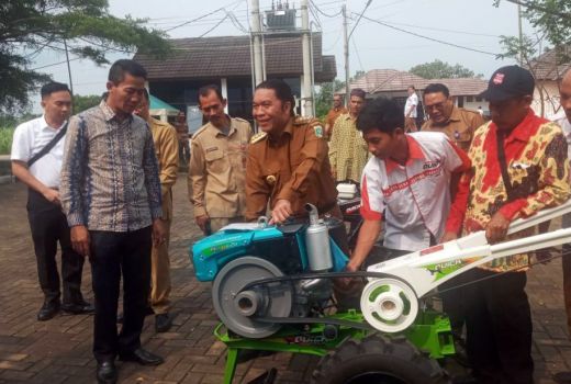 Ratusan Kelompok Tani di Banten Terima Bantuan 210 Alsintan - GenPI.co BANTEN