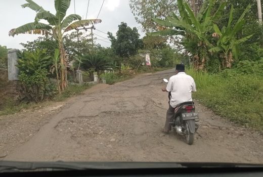 Pemkab Lebak Perbaiki Jalan Menuju Permukiman Suku Badui - GenPI.co BANTEN