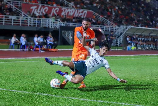 Pelatih Persita Kesal dengan Keputusan Kontroversial Wasit - GenPI.co BANTEN
