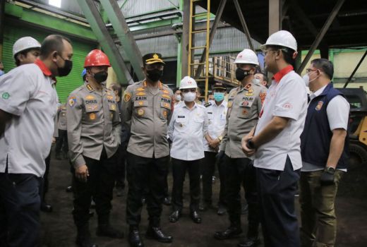 Polisi Ambil Sampel Pabrik Pengguna Batu Bara di Kota Tangerang - GenPI.co BANTEN