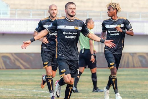 Dewa United Ditahan Imbang 10 Pemain Persebaya Surabaya 1-1 - GenPI.co BANTEN