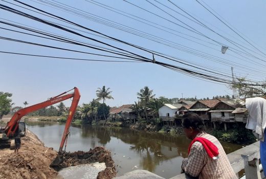 Normalisasi Sungai Cibanten Masih Terkendala Permukiman Warga - GenPI.co BANTEN