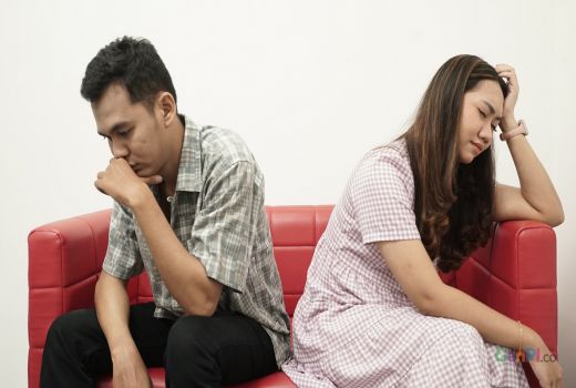 5 Cara Membuat Pasangan yang Bad Mood Kembali Tersenyum - GenPI.co BANTEN