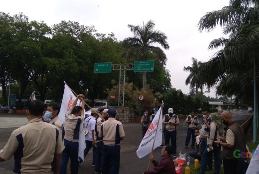 SP ITFS Gelar Aksi di Depan Perusahaan, Ini 3 Tuntutannya - GenPI.co BANTEN