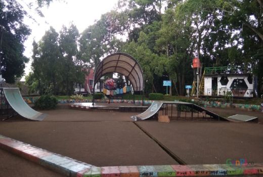 Taman Perdamaian BSD, Tempat Ngadem Legendaris di Serpong - GenPI.co BANTEN