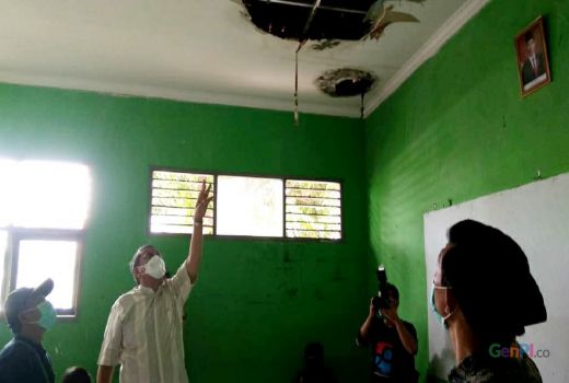 Atap SMPN 6 Ambruk, Walkot Minta Struktur Atap Diganti - GenPI.co BANTEN