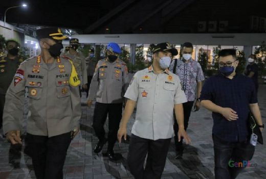Pastikan Tidak Ada Kerumunan, Wali Kota Pantau Pergantian Tahun - GenPI.co BANTEN