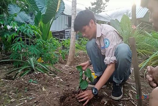 Mantap! MAPEL Menggelar Gerakan Tanam Bibit di Bantaran Situ Kuru - GenPI.co BANTEN