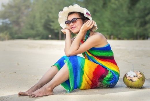 Nggak Pakai Ribet, 4 Pakaian Ini Cocok untuk ke Pantai - GenPI.co