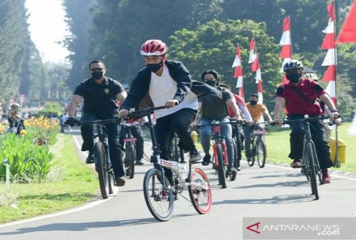 Keren Nih, Sepeda Presiden Jokowi Bergambar Bung Karno - GenPI.co