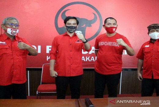 Daftar ke KPU, Gibran Naik Kereta Kencana, Bajo Naik Kuda - GenPI.co