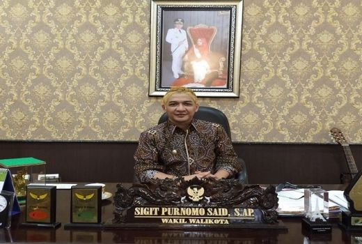 Pasha Ungu, Wakil Wali Kota Palu Nyentrik Rambutnya Dicat Pirang - GenPI.co