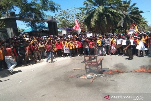 Mahasiswa Bentrok dengan Polisi di Kendari, 2 Orang Meninggal - GenPI.co