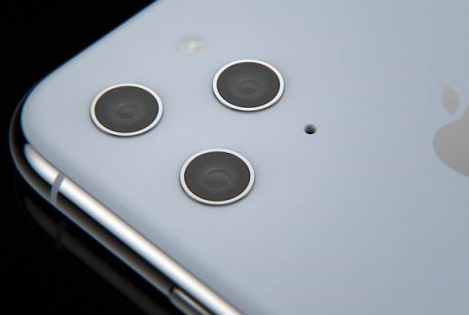 Penampakan iPhone 11 Triple Camera, Mirip Curse Mark Sasuke - GenPI.co