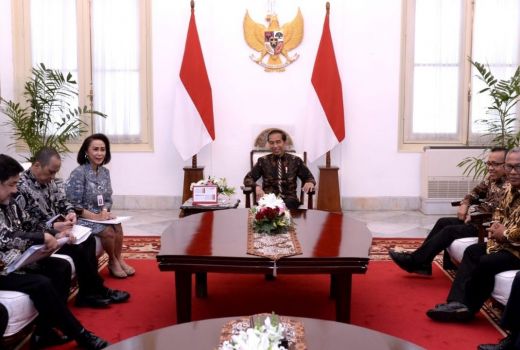 Jokowi Kantongi 10 Calon Pimpinan KPK dari Pansel - GenPI.co