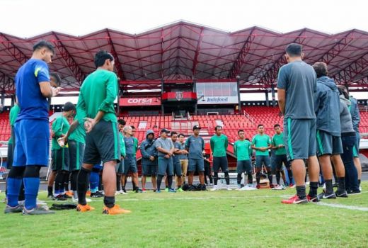 Luis Milla Bikin Suporter Timnas Indonesia Baper & Gagal Move On - GenPI.co