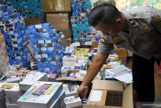 Polisi Bongkar Pabrik Gawai Ilegal Senilai Rp 12 Miliar - GenPI.co