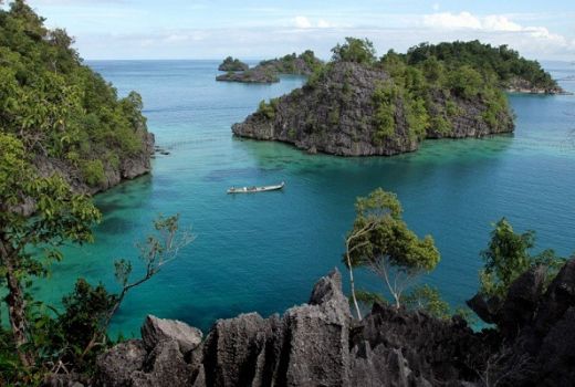 Menikmati Teluk Cinta di Pulau Labengki, Raja Ampatnya Sulawesi - GenPI.co