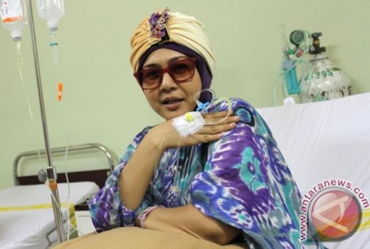 Ria Irawan Berjuang Lawan Kanker, Ini 7 Terapi yang Diberikan - GenPI.co