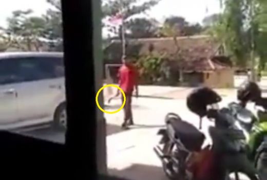 Gegara Hape Disita Guru, Murid Balik ke Sekolah Bawa Celurit! - GenPI.co