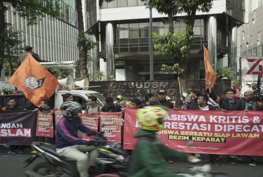 Massa Desak Ombudsman Beri Rekomendasi Copot Rektor IAIN Kendari - GenPI.co